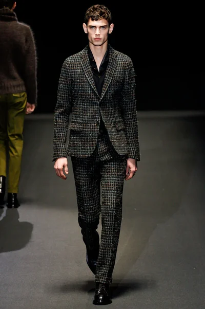 Look 30